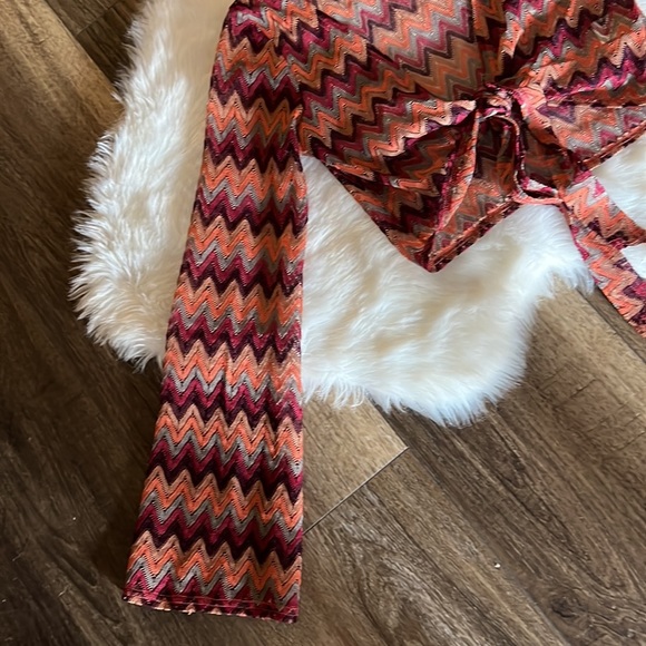 Windsor Chevron tie front crop Top - Picture 7 of 10